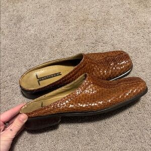 Trotters Lily Textured Slip-on Leather Loafers 8